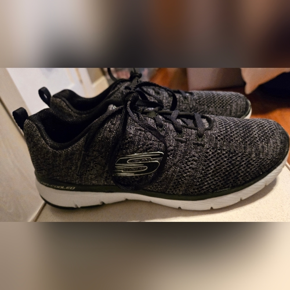 Skechers | Women's Air-Cooled Memory Foam Knit Athletic Sneakers | Size. 8.5 | - Picture 11 of 16